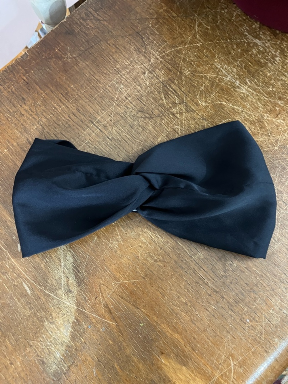 6/25$ Main Character Black Satin Knotted Headband